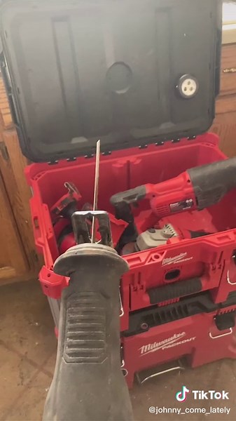 Milwaukee Sawzall vs. Bauer Recip Saw: A Comprehensive Comparison