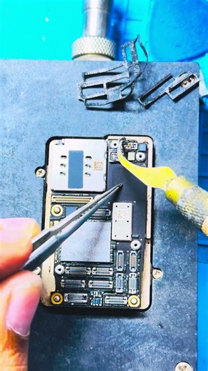 Iphone 11 pro max motherboard layer separation #holidayswithshorts #smartphone #cellphonerepair