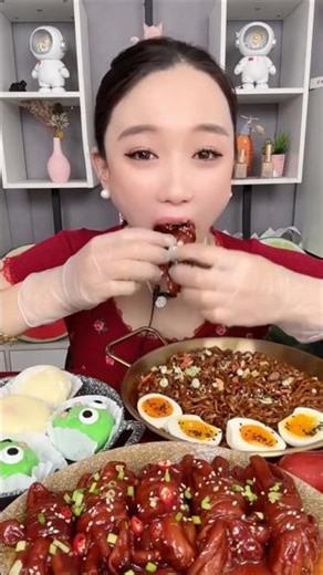发10包,我吃的2包,细面也很劲道,辣酱偏咸口,甜味不明显,中辣,口感更中式,这款可以泡可以煮 #白象 #火鸡面 #短视频带货王