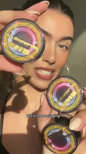 How stunning does ChromaLuxe Artistry Pigment in shade ‘COPPER SIREN’ look on the divine @janjan ? Heaven ! Shop now! ✨✨✨ #patmcgrathlabs #makeup #eyeshadow