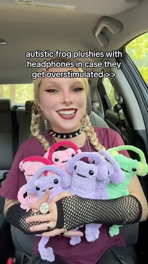 mary esposito 😈 on Instagram: "i always used to beat myself up for not enjoying concerts cuz everyone else seemed to have a blast 🥲 & i would always feel ungrateful when my mom would take me to concerts & i would bring my knitting with me 😅 i’ve since realized that sound sensitivity is just a part of who i am as someone with ASD 💗 think of ur brain and nervous system as a controller, taking in information from ur senses, deciding what’s important & choosing how to react 🧠 example: ur in sch