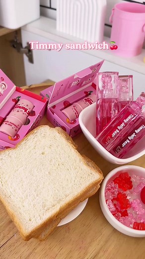 Delicious Timmy Gummy Blush Sandwich Recipe by Tubtim Lee