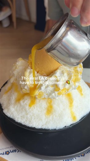 If you’re melting in this LA heat, I found your solution 🫡 Kanomwaan’s mango sticky shaved ice is everything you want on a hot day: sweet mango, salty and sweet sticky rice, and fluffy shaved ice topped with mango gelato 🥭 It’s only here while mangoes are in season, so add this to your summer bucket list before it’s gone! #losangeles #sweettreat #thai #dessert