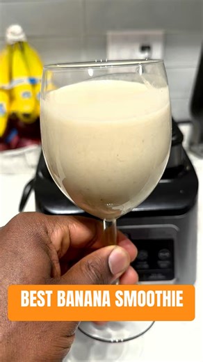 HOW TO MAKE THE MOST DELICIOUS BANANA SMOOTHIE #smoothie #shorts #bananasmoothierecipe #asmr #viral