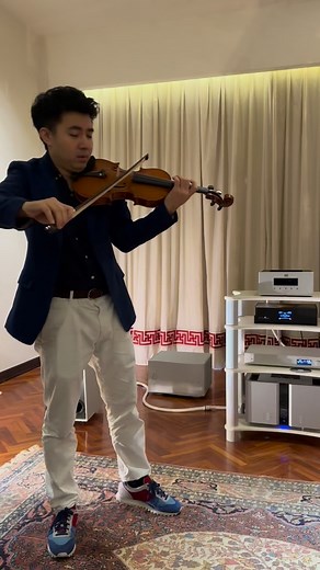 Amazing improvisation violin playing from @squarewave_taipei | Yaohan Yang