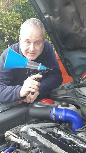 How to Top Up Engine Oil Without Spilling any 👍 Bright Ideas 💡 #Shorts