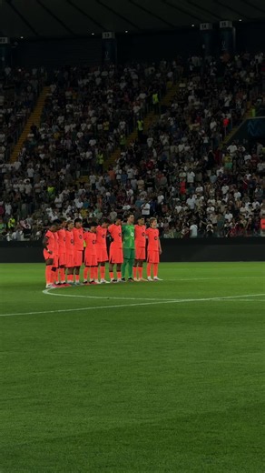 A minute of silence in memory of Jorge Messi, the father of Leo Messi. May he rest in peace.