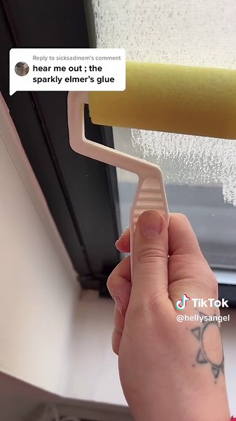 Elmer's Glue Window: Glitter Experiment