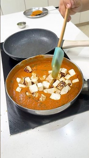 हॉटेलपेक्षाही भारी पनीर मसाला | Easy Panir Masala | MadhurasRecipe