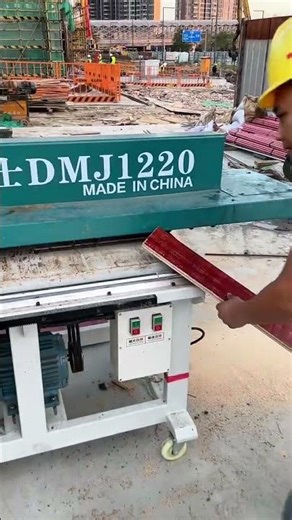 #Large-sized sliding table angle #circular saw. This machine uses precision sliding table bearings