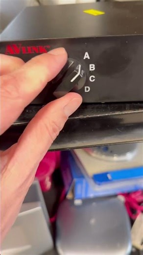 Oldschool VGA Switcher Doing Its Job Like It’s 1999