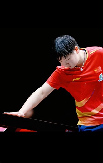 Phải nói thế nào nhỉ mỗi lần xảy ra một tình huống gì đó mình đều có cảm nhận hơi khác bên ngoài một chút. Như trong tình huống này cũng vậy, pha bóng này cũng thấy rõ có chút “tính toán” của đối thủ từ lúc mà Shasha TTR rồi, nhưng mà thứ cảm nhận được lại là một năng lượng vô cùng tích cực và ấm áp từ cô gái nhỏ dù trong bất kì hoàn cảnh nào Đúng là mặt trời nhỏ luôn toả nắng ấm rực rỡ, chỉ cần “không vượt quá giới hạn” thì đều sẽ không bị tổn thương bởi sức nóng của mặt trời Tốt đẹp như vậy, t