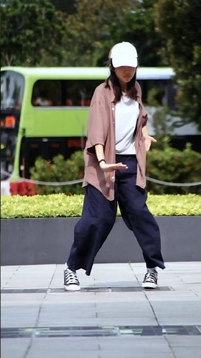 Female Popper Popping Freestyle