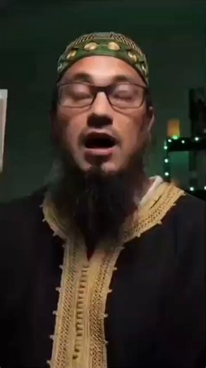 Bien au contraire, l’ensemble de ces vidéos ne sont rien d’autre que l’explication de ce qu’est réellement l’alliance et le désaveu الحمد لله.Aimer pour Allah n’est pas possible autrement qu’en détestant ce que et ceux qu’Allah détestent.Et qui de plus détestables que ceux qui mécroient en Celui qui les a créé ?➡️ Allah dit dans le sens :« Tu ne verras jamais ceux qui croient [réellement] en Allah et au Jour dernier affectionner ceux qui s'opposent à Allah et à Son Messager, fussent-ils leurs pè