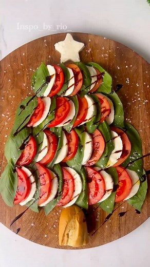 Bring a touch of freshness to your holiday table with this Caprese Christmas Tree 🎄✨ Made with juicy Big Beef tomatoes, mozzarella, basil, salt, olive oil, and a hint of balsamic vinegar — simple, colorful, and full of festive joy! 🍅🤍 Perfect for Christmas parties, cozy dinners, or as a creative holiday snack idea. Light, fresh, and ready in minutes! 💫 🎁 Save this idea for your next holiday gathering & tag me if you try it — I’d love to see your version! 🤍 #christmasfoodideas #holidayappet