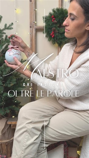 Marianna | My Creative Lab on Instagram: "Alcuni maestri hanno un modo speciale di esserci: ascoltano, accolgono, guidano senza rumore. E sanno vedere ogni bambino per ciò che è. Questo dono è per loro. Resta con me, ti racconto un po’ del nostro Natale"
