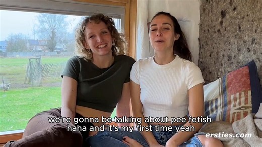 Serafina loves feet and Ana B's really into pee... and the two are trying out each other's fetishes 🤭💕 Watch them! ➡️ https://t.co/NQFqotBMjC