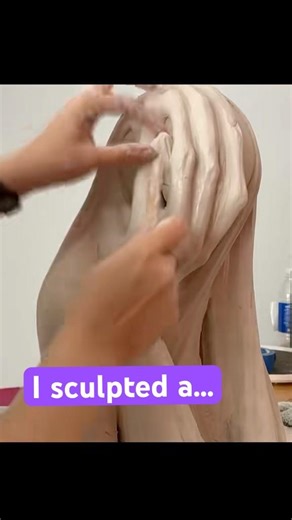 Sculpting a figure.. or something.. from Clay - 1 minute Timelapse ￼