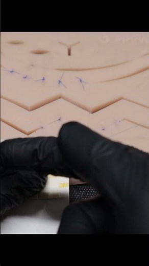 Como colocar el steri strip en un punto intradermico o subcuticular #enfermeria #enfermería #sutura