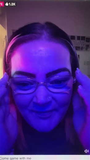 Claire Betty boop living in Blackpool She’s on her live begging for gifts in a sneaky way and calling out her viewers but on the other hand she’s saying she doesn’t ask for them