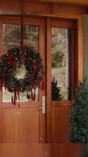 Make your home merry and bright with our holiday collection at Simons! | Simons