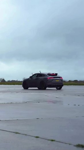 BMW X6M vs Lamborghini Urus Race Comparison