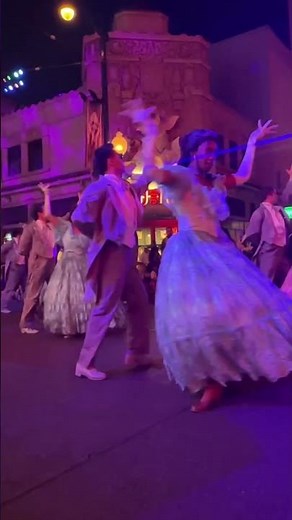 Oogie Boogie Bash 2026 - Madame Leota’s Swinging Wake – A Haunted Mansion Street Party