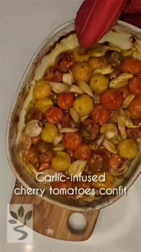 Garlic-infused Cherry Tomatoe Confit The best boost to ANY meal! works so well with literally anything. As part of a tapas meal, make on the road when you travel, to boost a sandwich, or as a cold salad. It is so easy to make with the most basic ingredients you probably already have. Exploding with flavors and never missed a compliment✨️ Full recipe at 🌱FourSprouts.com🌱 #foursproutsonejourney #travelfoodie #tastyrecipes #veganfood #cherrytomatoes