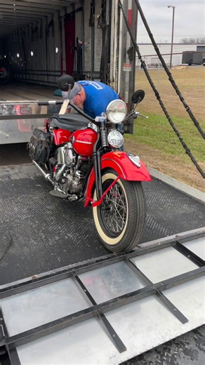 Ruth the ‘41 Knucklehead is headed to her new home In Florida. We sell good time machines at TexasBestUsedMotorcycles.com #elknucklehead #vintageharley | Bob Luecke