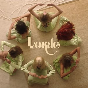 22K views · 20 reactions | Vi har taget et kig ind i krystalkuglen med Lorde, og den viser, at 'Mood Ring' bliver vores nye yndlingssang  Lyt her: Lorde.lnk.to/m00dring | Universal Music Danmark | Facebook