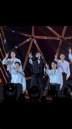 Oneday or dayone ... dù với cây guitar mộc mạc hay hát với cả dàn nhạc thì Nam vẫn là Nam với tất cả sự chân thành, tử tế và tích cực 💛 #buicongnam #beloved