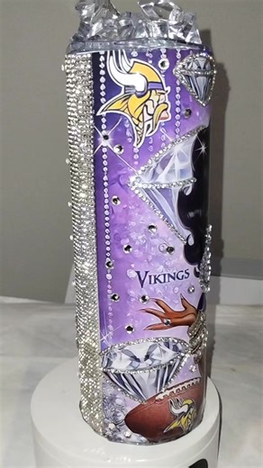 Sports teams can be done! I can do any team, these are the completed ones. Message me to place an order and the invoice will be sent to email to purchase. #bettyboop #bettybooplovers #tumbler #craft | Juanita CreativeQueen Burney