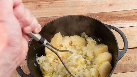 Recette Carlo: un bon vieux stoemp « classique » - RTBF Actus