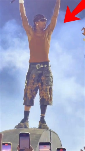 Travis Scott Live Performance Earthquake In Rome | #shorts