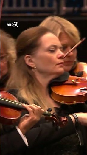 Music in perfect flow 🏞️ with the #moldau by #smetana