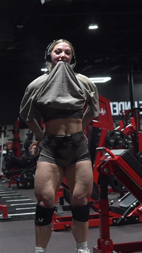 Haven’t been able to train quads as hard as I’d like because of wellness criteria & my quads are slightly overpowering. BRB adding hack squats back into the routine ASAP!!! 😭😭 | Addison-Online Trainer