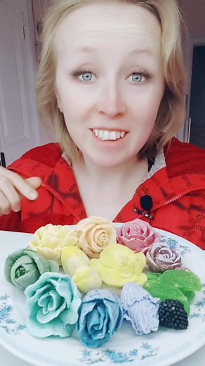 Exploring Colorful Flower-Shaped Macarons