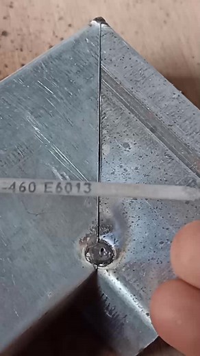 20K views · 823 reactions | beginner's way of welding thin galvanized square pipes #howtoweldthinsquarepipe #howtoweldforbeginers | Welding Trick | Facebook