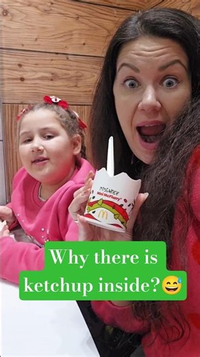 The GRINCH DESSERTS at McDonald's‼️😃🎄 #christmas #yummy #mcdonalds #shorts #grinch #icecream #food