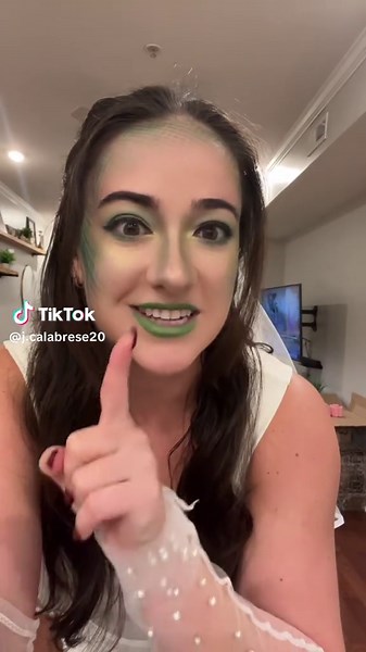 Embrace the Spooky Season: Halloween Bride Tips