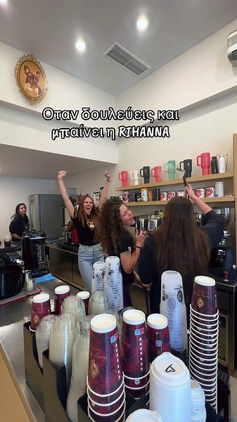 Όποιος δουλεύει σε καφέ θα καταλάβει…☕️❤️#francezbulldog #baristatiktok #fyp #glyfada #baristadaily