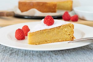 Gluten-free polenta almond cake