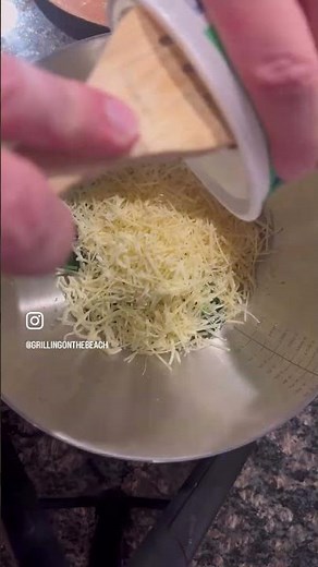 Cheesy Spinach & Ricotta Calzones!