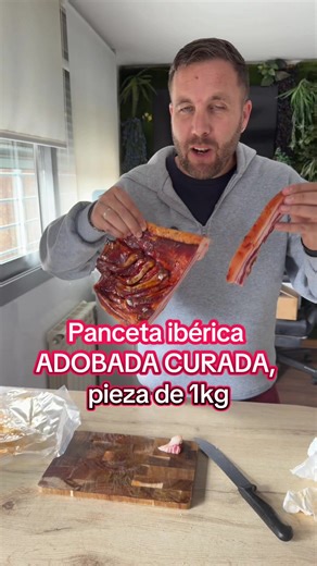 ¿Aún no has probado una Panceta Ibérica Adobada Curada de verdad? 🔥 Pieza de 1kg, lista para cortar y disfrutar. Sabor intenso, curación perfecta y ese toque de adobo tradicional que se deshace en la boca. ✅ Envasado al vacío ✅ Sin gluten ✅ Ideal para tapas, barbacoas o recetas gourmet Una vez la pruebas… no vuelves a la panceta normal 😉 #PancetaIbérica #SaborGourmet #TikTokShopFood #Ofertasparati #Sobrevivefebrero