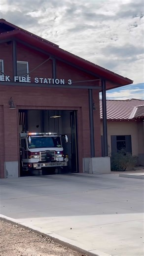 E413 responding code 3 to a difficulty breathing call #az #cool #viral #firedepartement