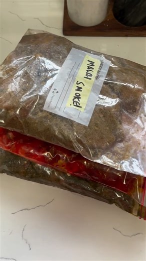 a on Instagram: "I see everyone has been making these (meal prepping ) I don’t usually follow trends but this was a hella good idea Malai chicken (smoke after cooking in pot cook with butter ) Wash 1kg chicken and add to zip lock bag Mix in bowl the following 2 tbsp ginger garlic 1 tbsp green chilli 1 tblsp Dana jeeru 1 tsp black pepper 1/2 tsp garam masala 2 tblsp yogurt Salt to taste . Pour marinade in the bag and mix chicken well Pack flat for easy storage Saffron chicken (cook in butter ) 1