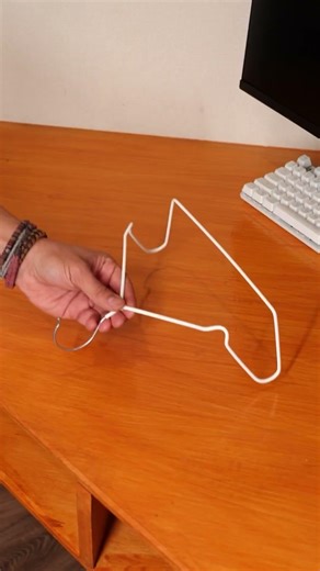 Would you try or is it crazy❓DIY laptop stand from a hanger
