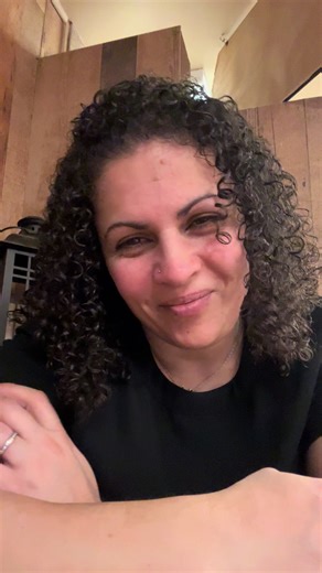 Order local for valentines. I’m located in Calgary, Alberta Canada. Visit my website at www.calgarysownflowercompany.com #valentine #shoplocalyyc #yyc #flowers #valentinesdayflowers #freelocaldelivery #rosesarered #rose #babiesbreath #loveyou #lovelanguage #calgarysown #balloons #chocolate #teddy