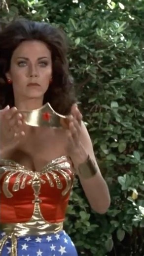 Wonder Woman throws her tiara | Wonder Woman TV series Easter egg (1977)