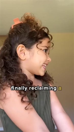 🗣️Children on the spectrum do not fully recognize human voices... BUT WHY? The lack of response to human voices make it difficult for them to produce speech themselves. The researchers found new therapies to help autistic children communicate more effectively. Click on "WATCH MORE" to access the explanatory video and lear how to use it with your little one | Education World